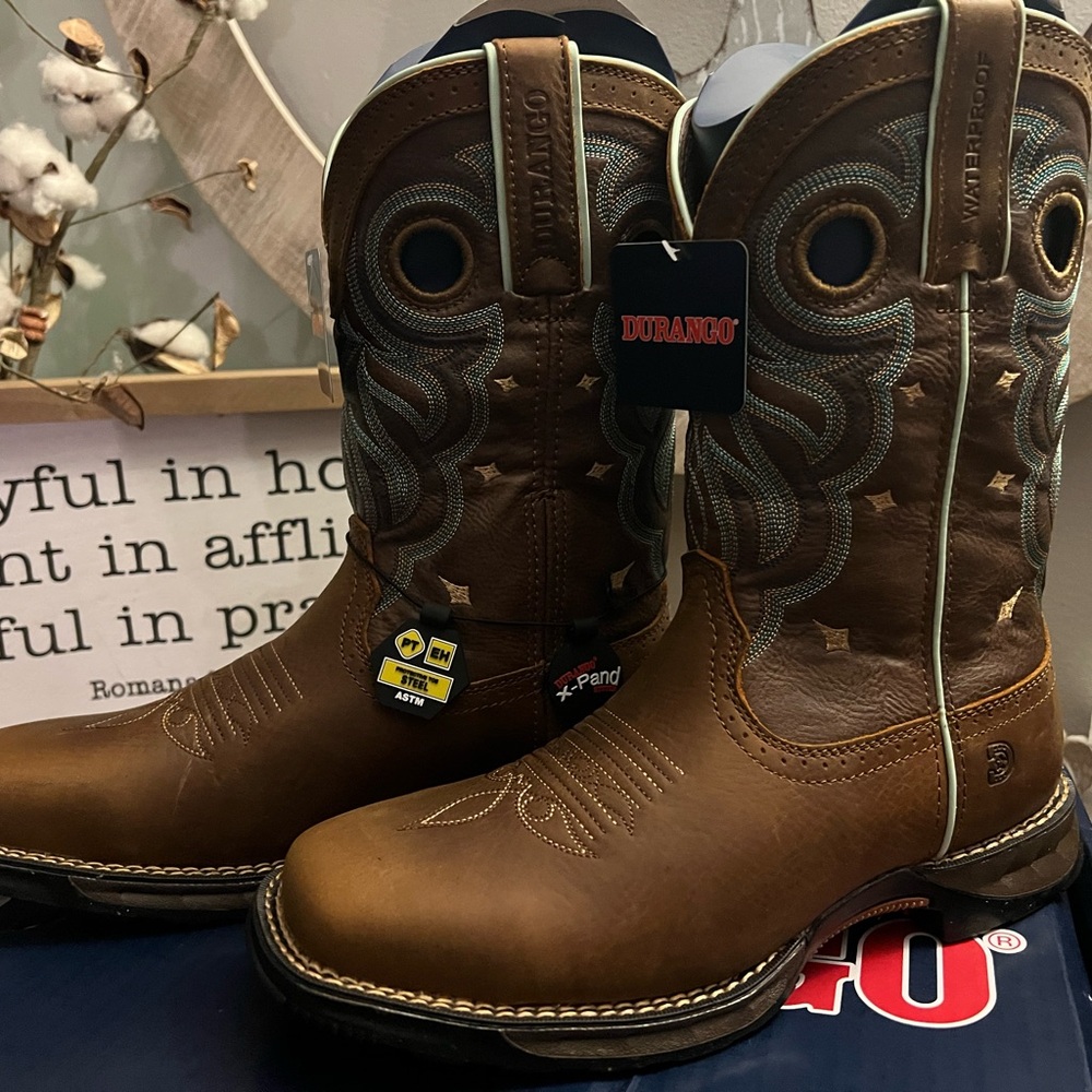 Women’s Durango, cowboy boots, size 7, NIB